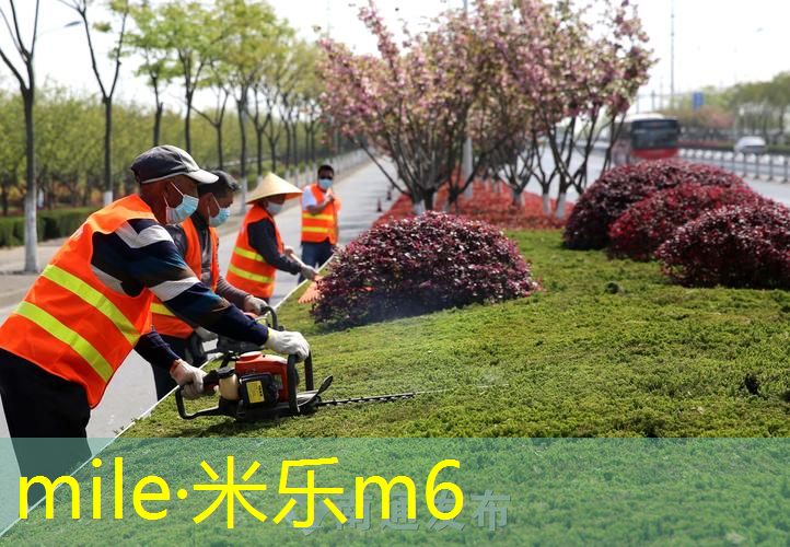 拿网球拍怎么走路的